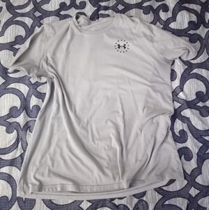🕊UNDER ARMOUR mens Tshirt🕊